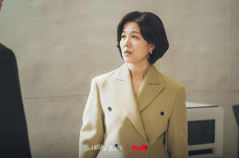Kim Jung Young di drama See You at Work Tomorrow!