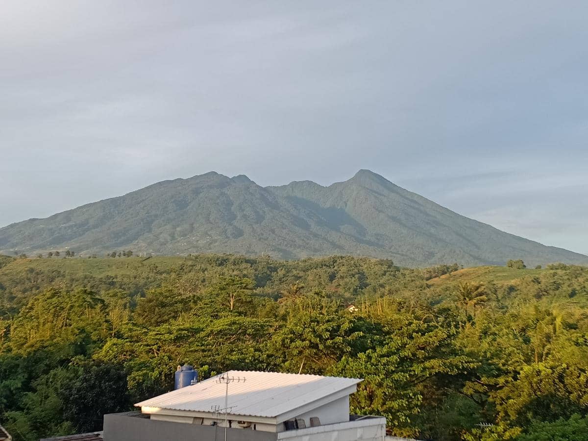 Fakta Gunung Salak yang Bikin Pendakian Terasa Menantang