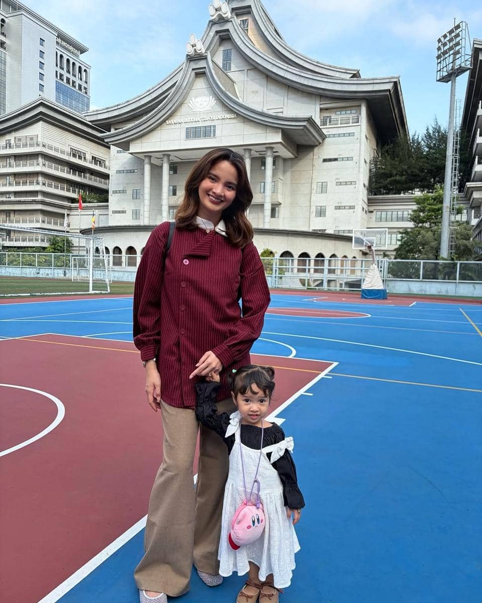 inspirasi OOTD ibu dan anak ala Sabrina Anggraini 
