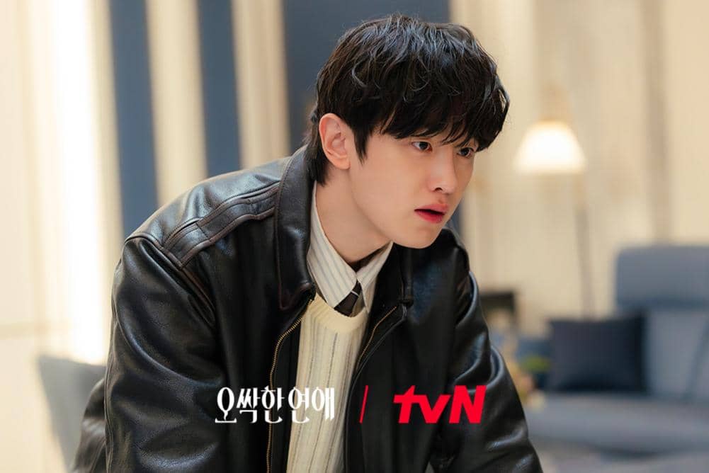 Potongan adegan drama Spooky in Love dari unggahan akun Instagram tvN Drama, menampilkan momen dalam serial tersebut.