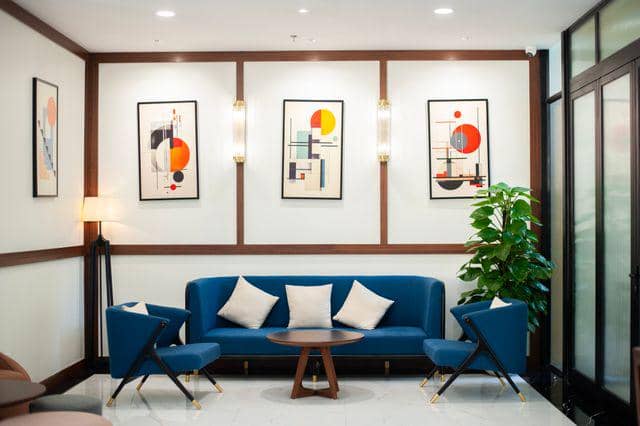 ilustrasi sofa warna biru dongker