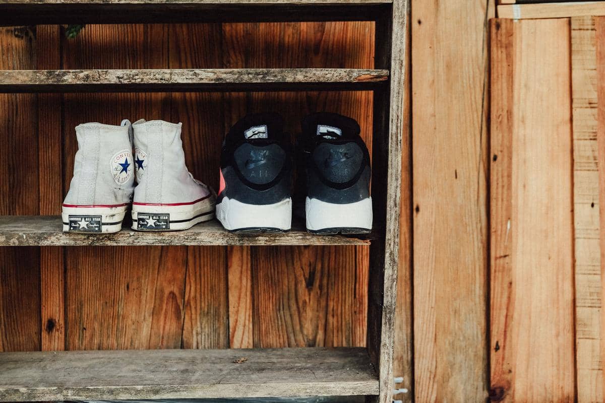 6 Cara agar Sepatu yang Kebesaran Bisa Pas di Kaki