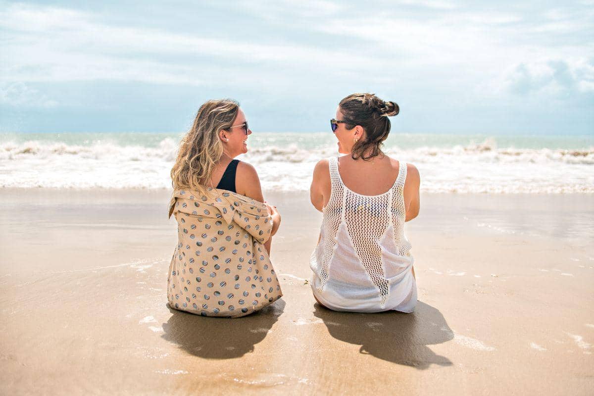 ilustrasi ciri low maintenance friendship yang bikin awet pertemanan