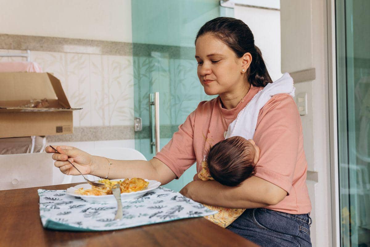 ilustrasi ibu baru wajib memastikan asupan makanannya terpenuhi dan bernutrisi