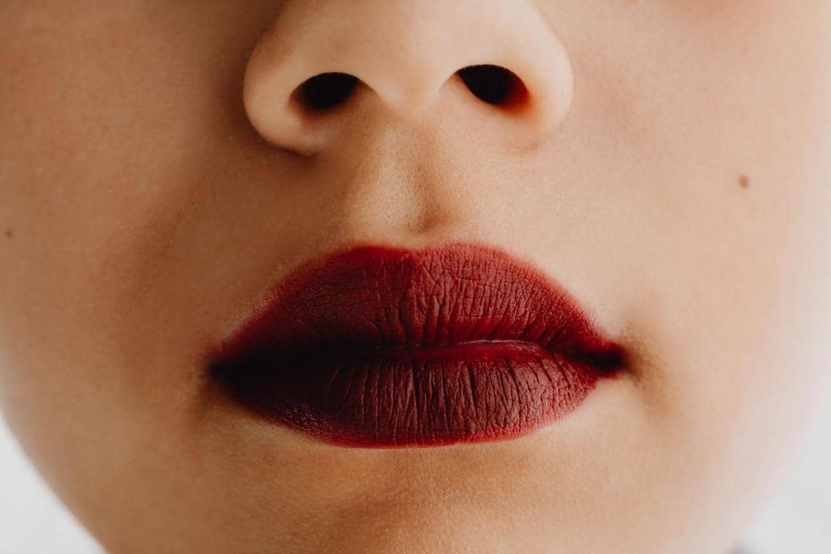 Lipstik Matte Bikin Bibir Pecah-pecah? Coba 5 Trik Ini