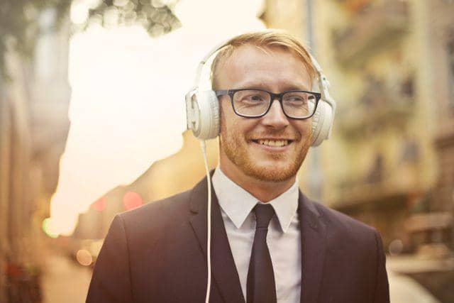 5 Tipe MBTI Cowok yang Paling Senang Mendengarkan Musik Menurut Mood