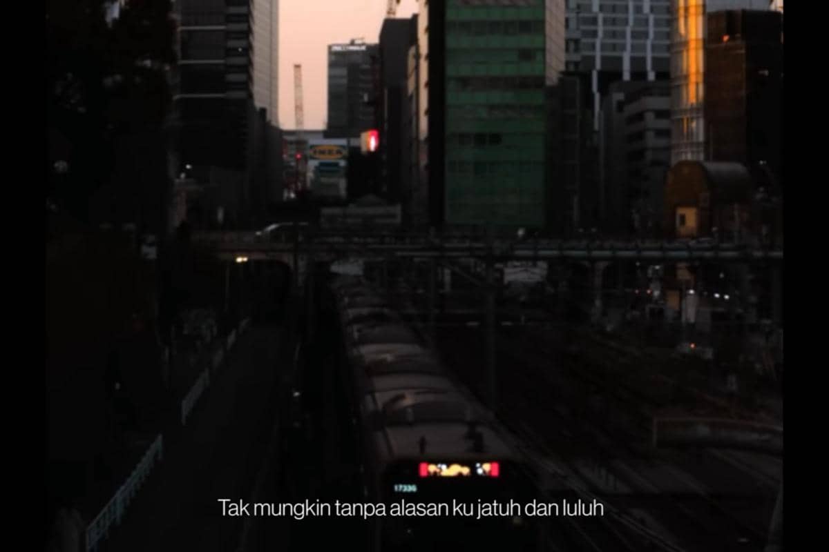 cuplikan video klip "Belum Sempat Kenal"