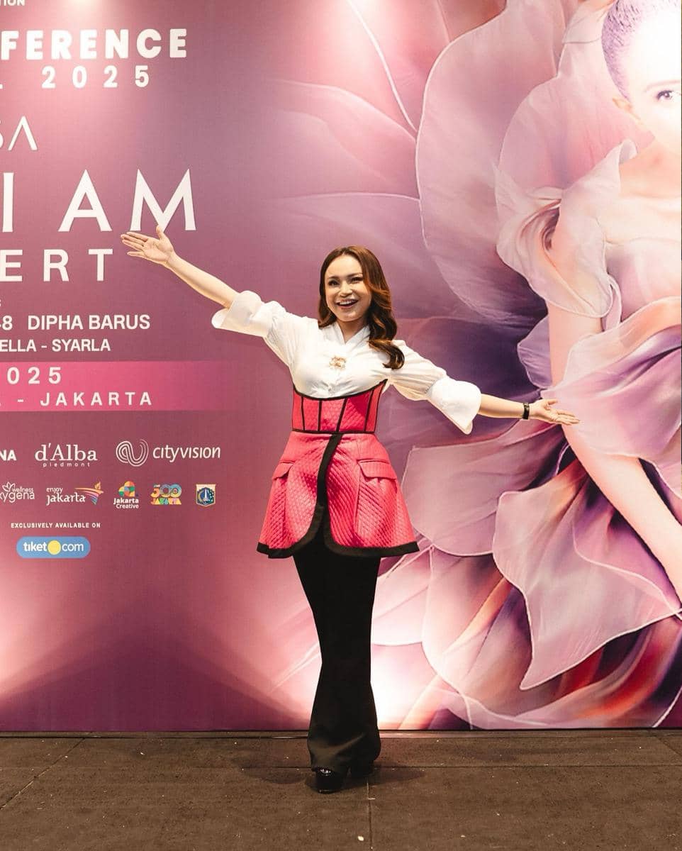 Inspirasi OOTD petite girl ala Rossa