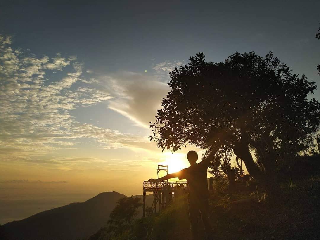 pemandangan sunrise di Lahangan Sweet (instagram.com/lahangan_sweet)
