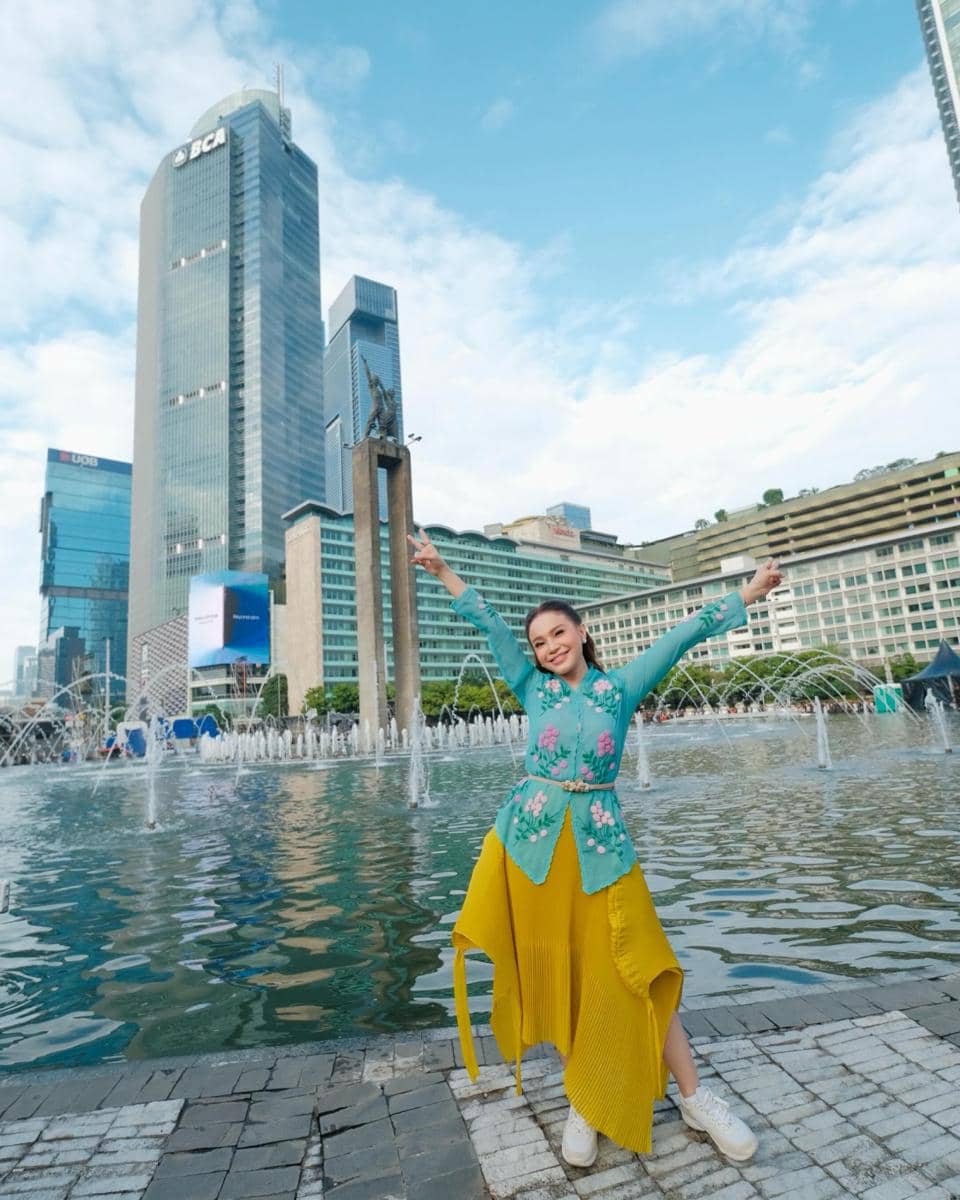 Inspirasi OOTD petite girl ala Rossa