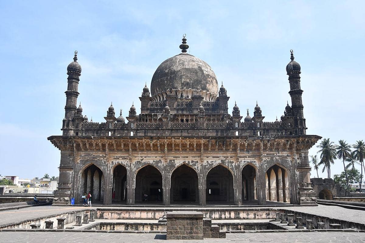 Ibrahim Rauza di Vijayapura (sebelumnya dikenal sebagai Bijapur), Karnataka, India.