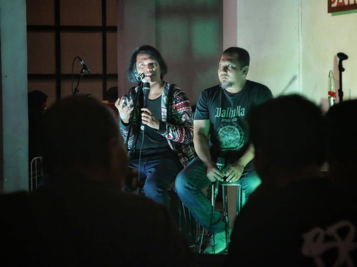 Potret Tri Harma dan Yogi Yuwasta sebagai penggagas In Release dalam materi dokumentasi resmi In Release.