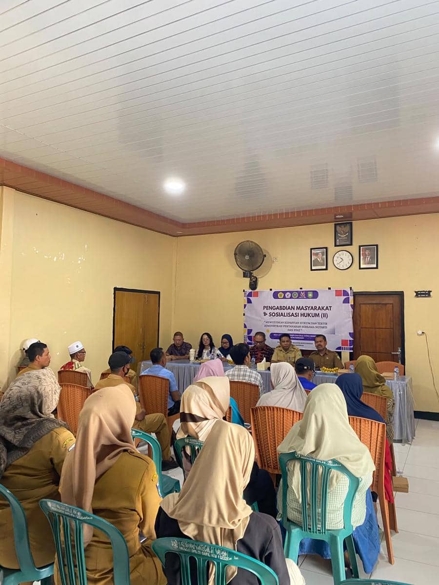 Mahasiswa Unram dan Pengda Sumbawa dan Sumbawa Barat Ikatan Notaris Indonesia pada kegiatan di Desa Leseng. (Dok.IMMK)