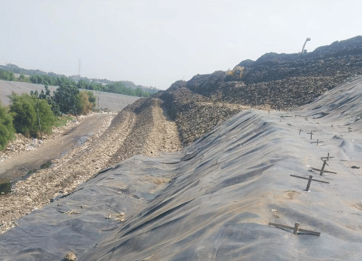 Suasana TPST Bantargebang dalam upaya transformasi pengelolaan sampah. 