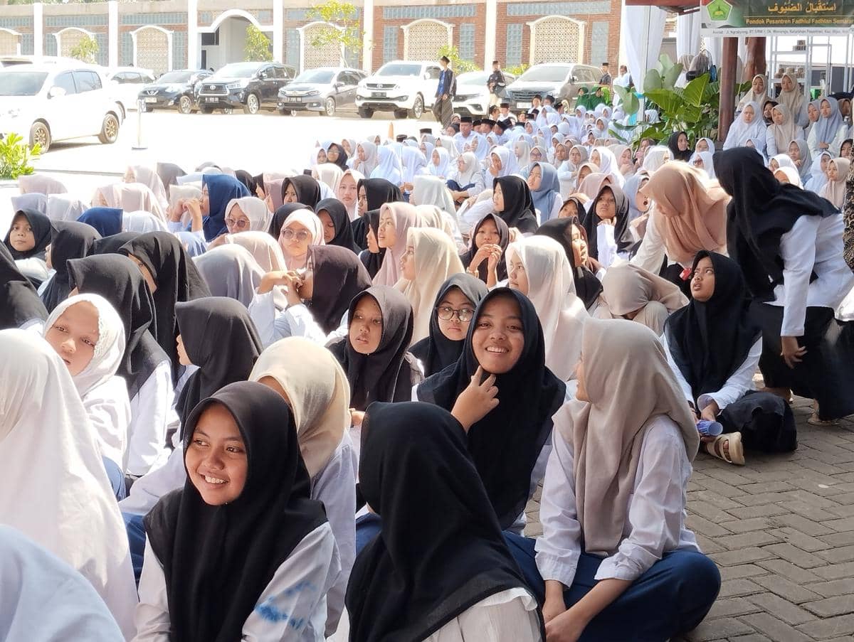 Para santriwati mengikuti Olimpiade Aksi dan Syiar Ekonomi Syariah (OASE) 2026 yang diadakan Kantor Perwakilan Bank Indonesia (BI) Provinsi 