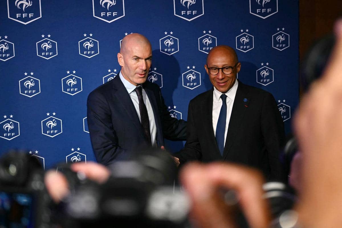 Resmi! Zidane Diperkenalkan Sebagai Pelatih Anyar Prancis