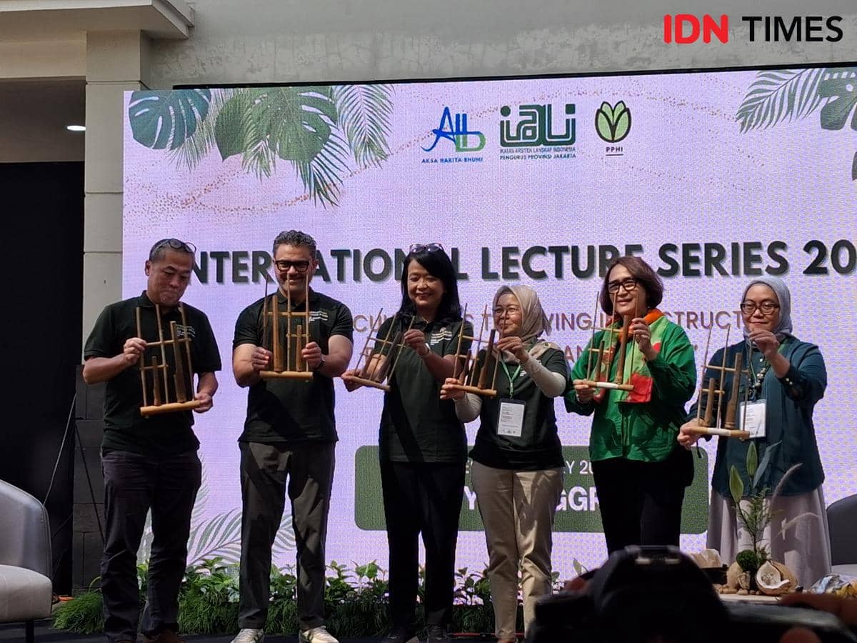 Wamen PU Diana Kusumastuti, ketiga dari kiri, menghadiri International Lecture Series di Kebun Raya Bogor, Selasa (8/7/2026).