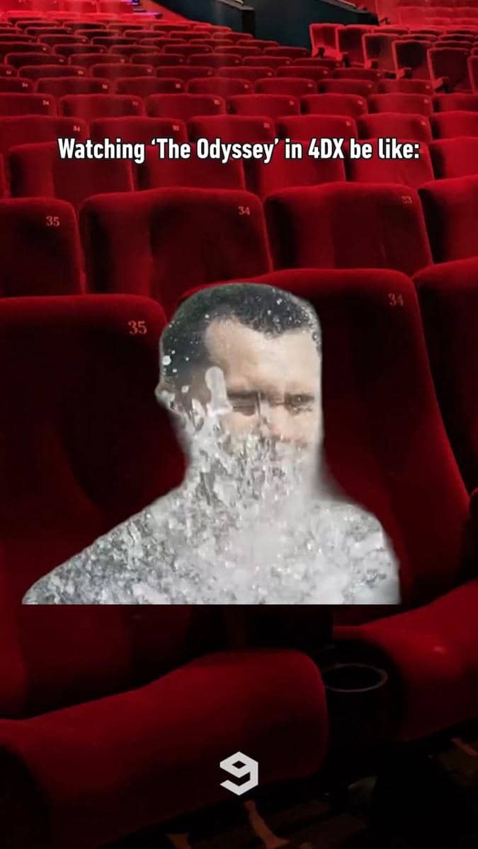 Meme tentang pengalaman menonton film di bioskop 4DX dengan efek kursi bergerak dari akun Instagram 9GAG.