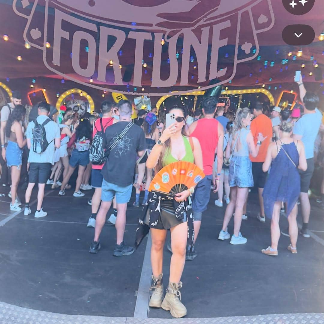 Tengku Dewi Putri nonton Tomorrowland di Belgium