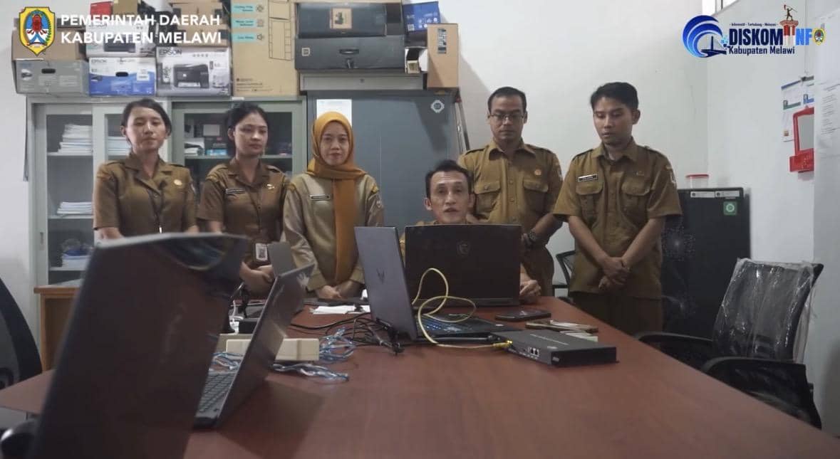 Tayangan pada videotron di Kabupaten Melawi yang diretas, terkait permintaan maaf Pemerintah Kabupaten Melawi.
