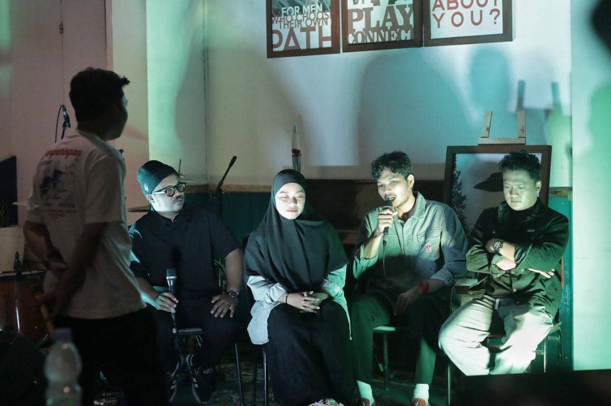 Band Flower Child tampil dalam acara In Release volume 1 di Medan, didokumentasikan oleh In Release.