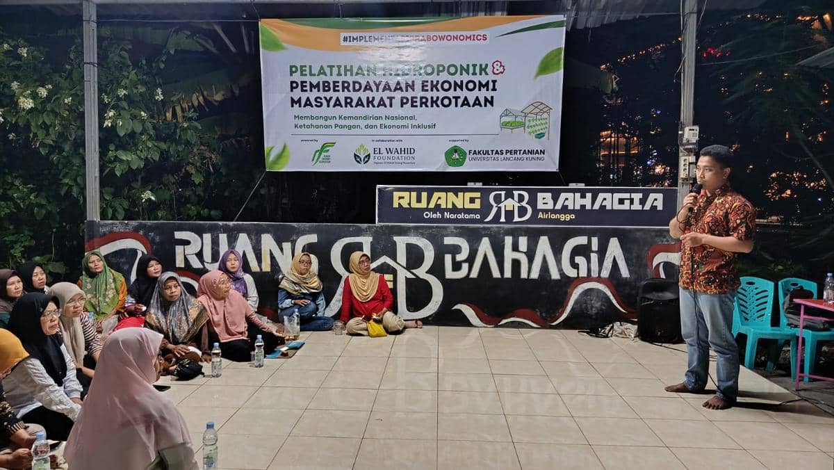 Emak-emak Sampangan Dilatih Bikin Hidroponik: Irit Air di Lahan Sempit