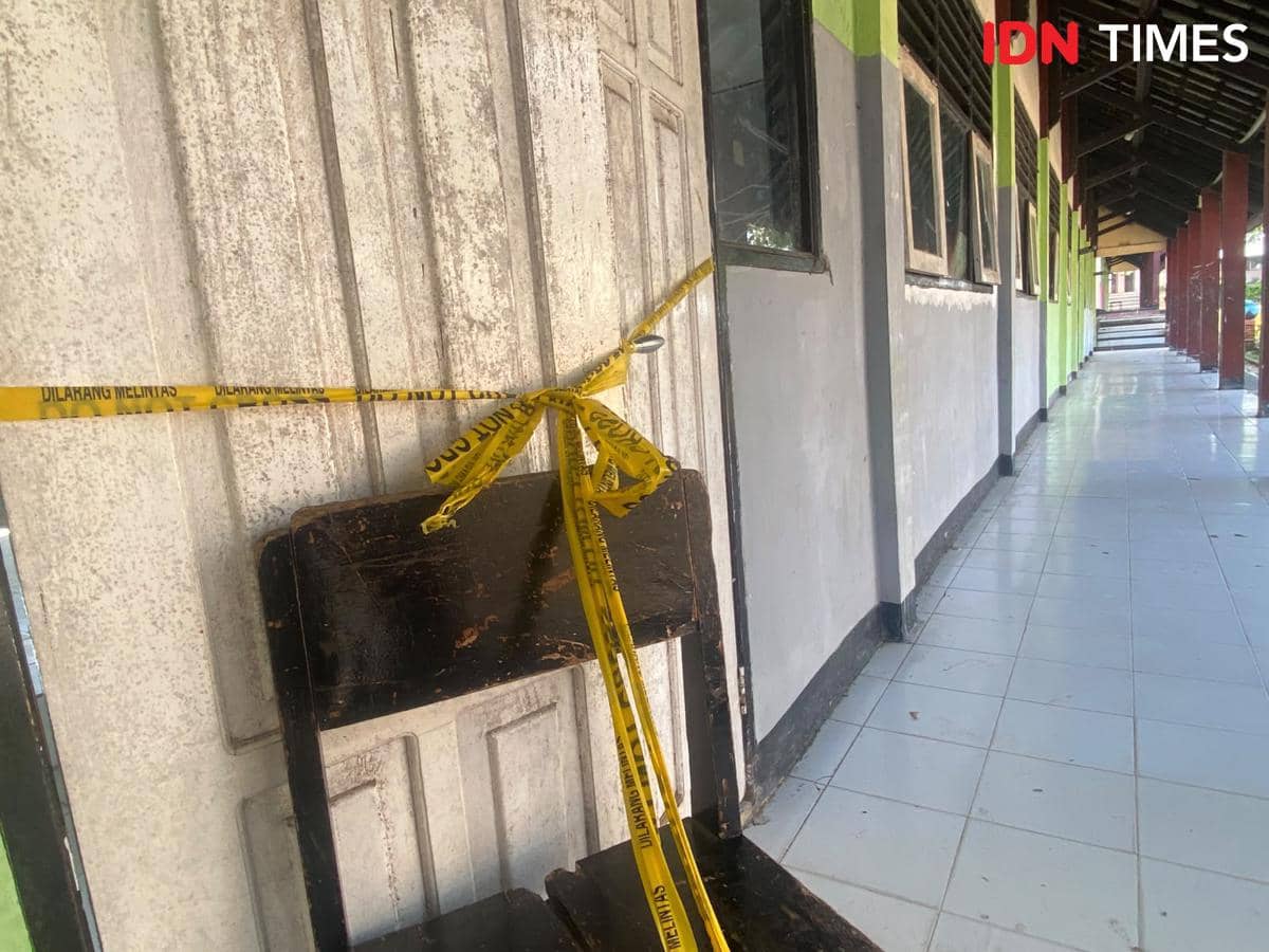 Bangunan SMAN 1 Gunungsari Terancam Ambruk, Siswa Terpaksa Belajar di Kantin