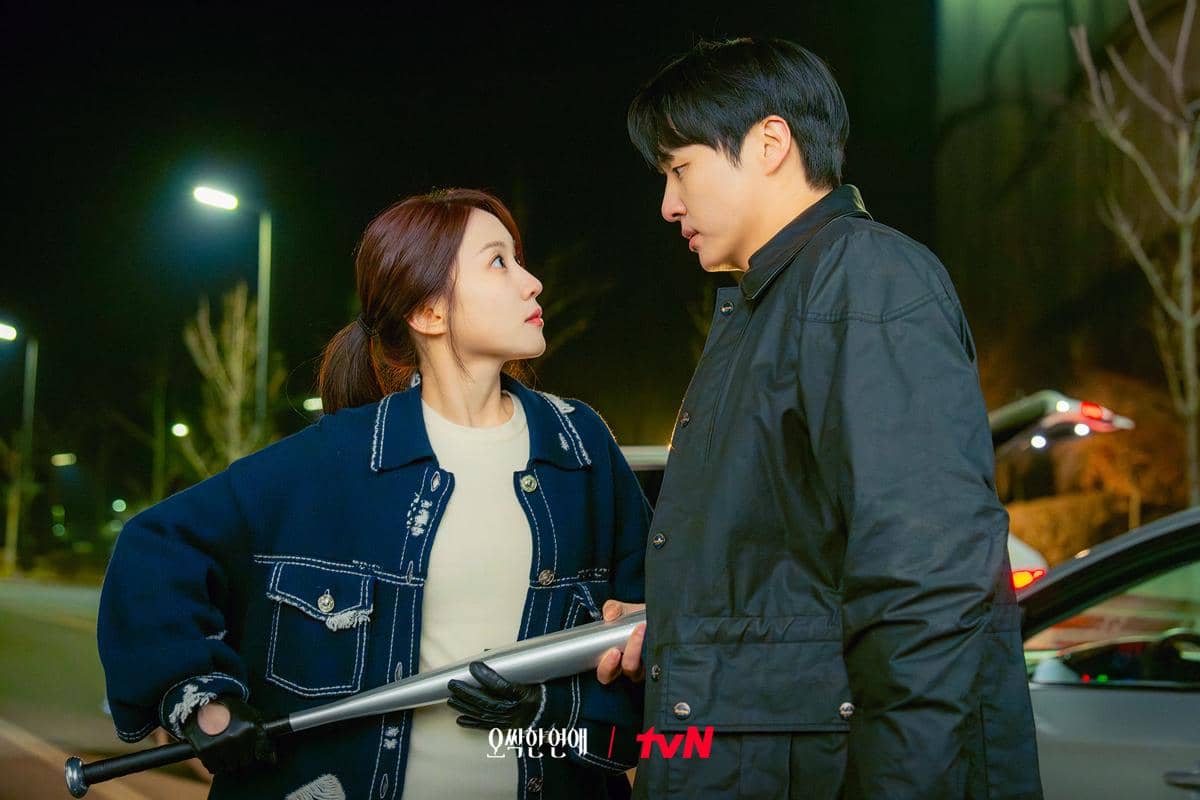 Cuplikan drama Spooky in Love menampilkan suasana adegan dengan para pemeran dalam promosi tvN Drama.
