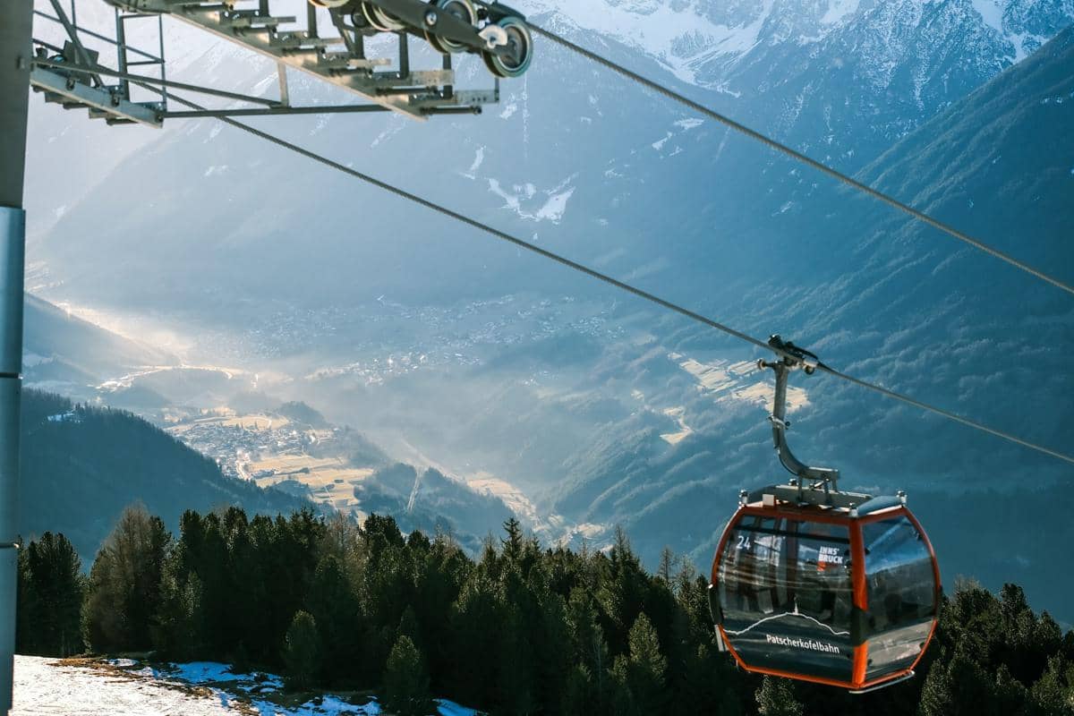 ilustrasi cable car di Innsbruck