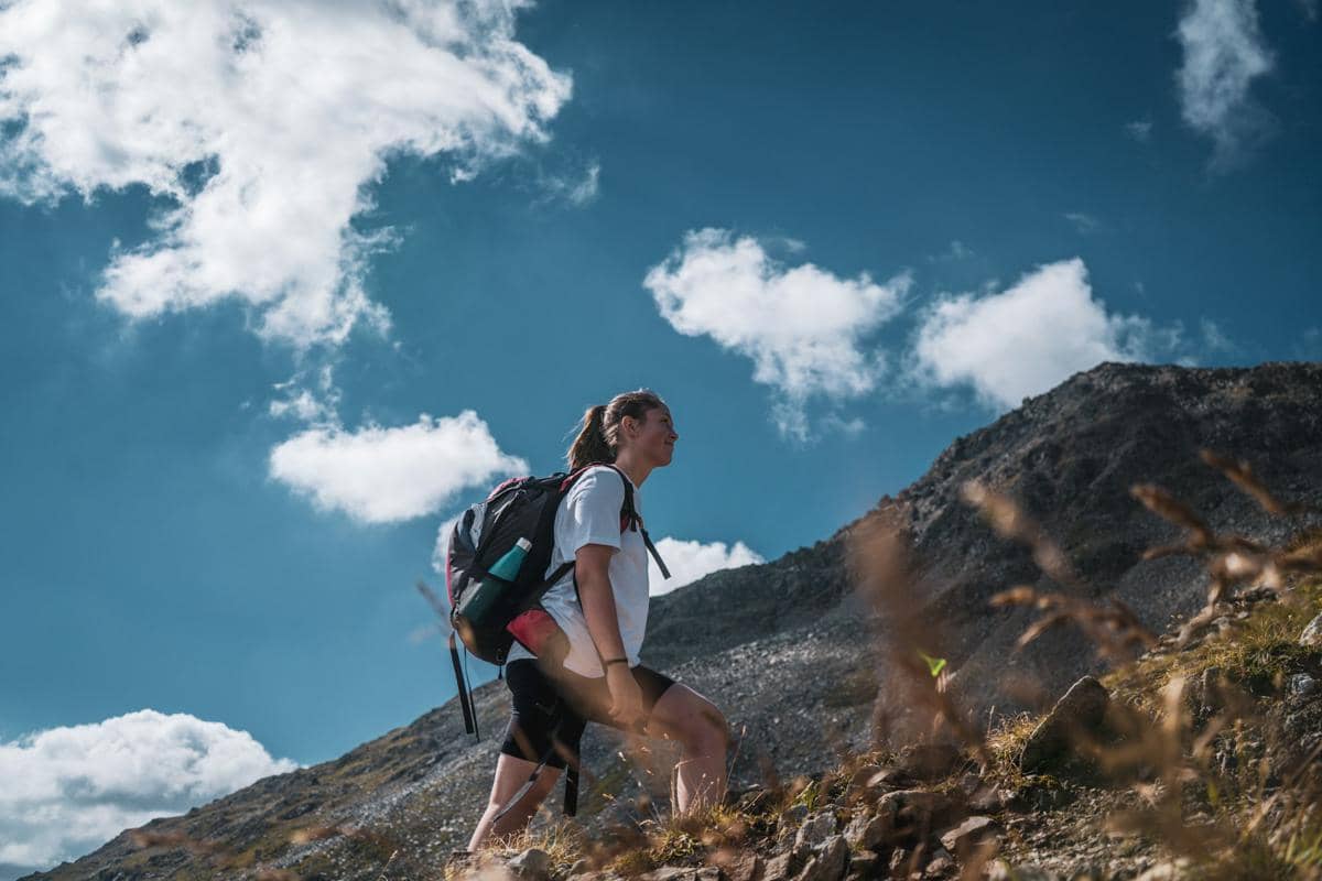 ilustrasi hiking