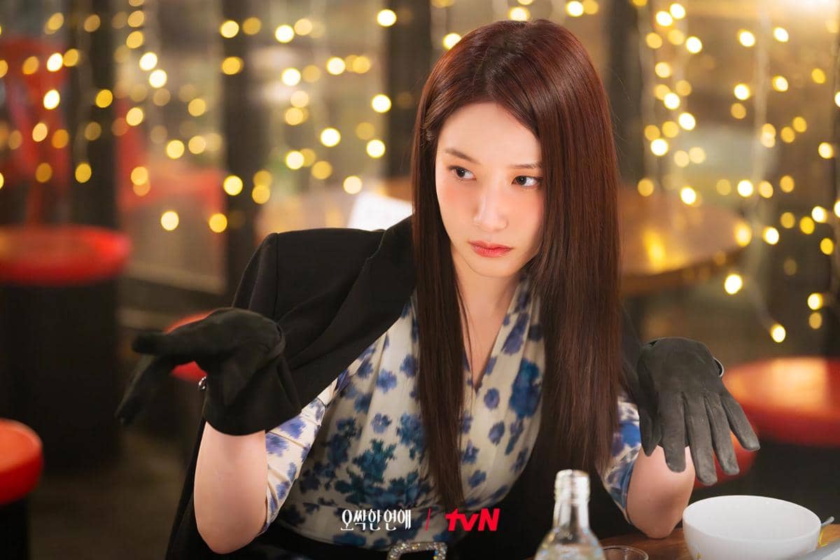 Potongan adegan drama Spooky in Love produksi tvN yang memperlihatkan suasana cerita dalam serial tersebut.