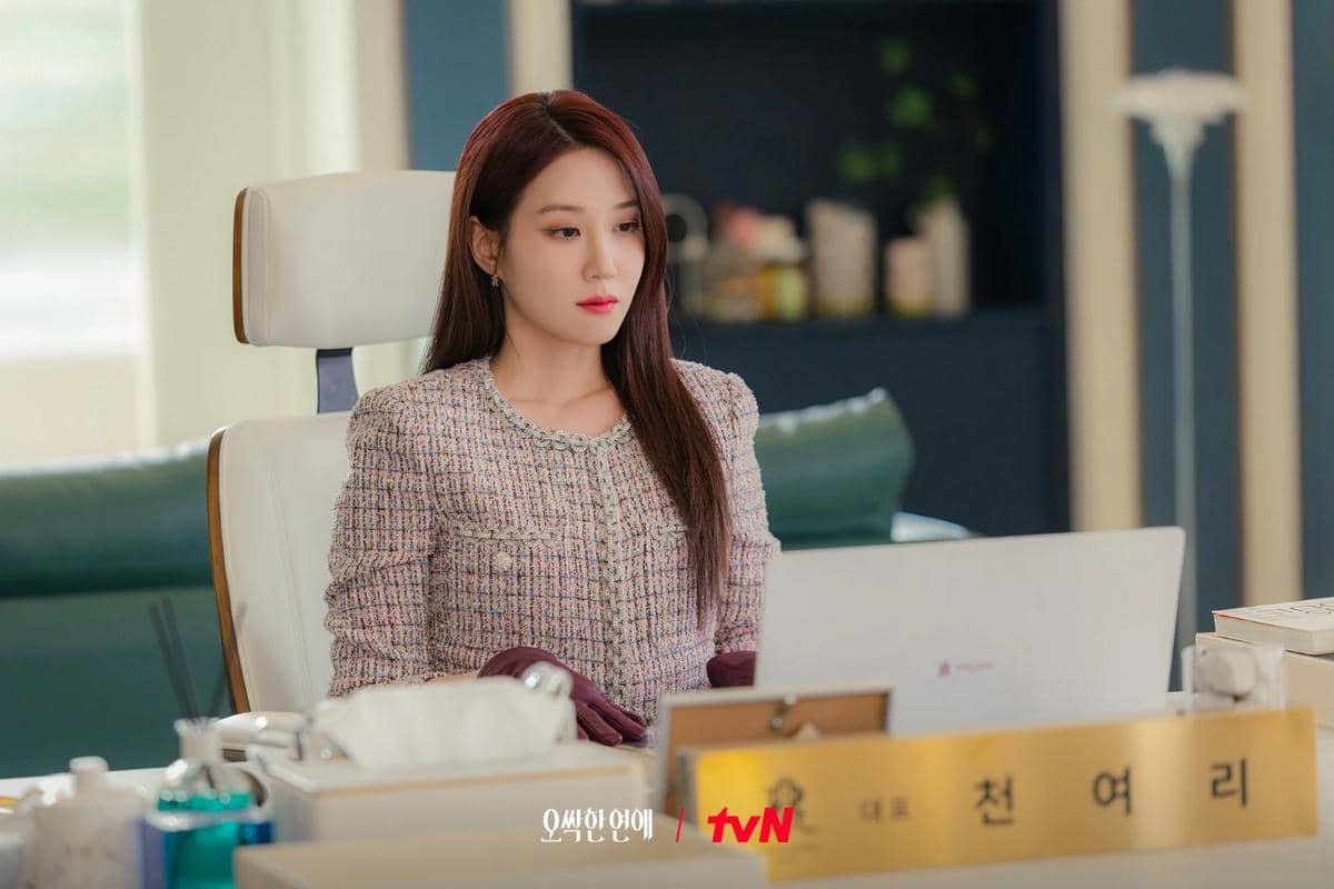 Potongan adegan drama Korea Spooky in Love yang dirilis tvN sebagai materi promosi serial tersebut.