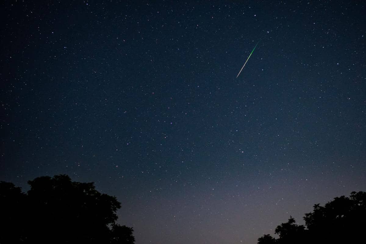 ilustrasi meteor southern delta aquarid