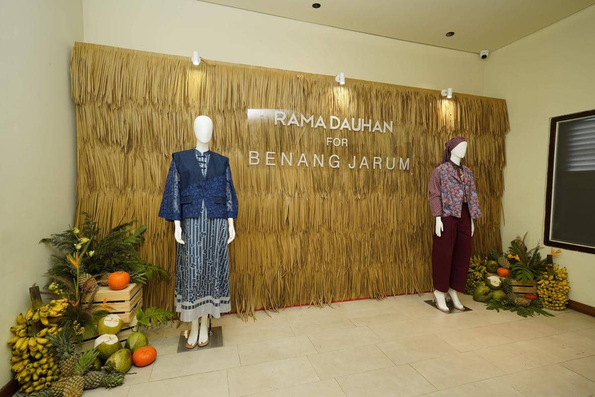Koleksi Benang Jarum X Rama Dauhan "Hujan Bulan Juni"