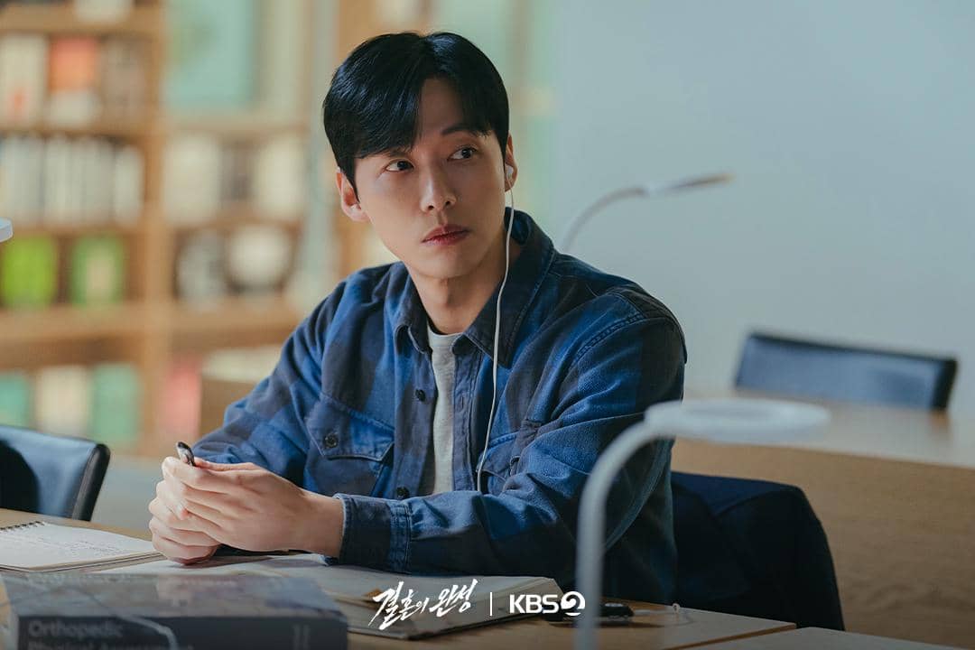 Namkoong Min di drakor The Husband