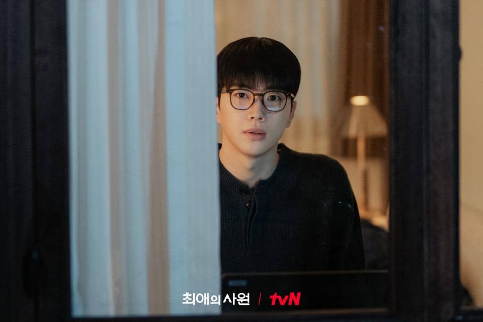 Potongan adegan promosi resmi drama My Bias, My Boss produksi tvN yang digunakan sebagai materi publikasi.