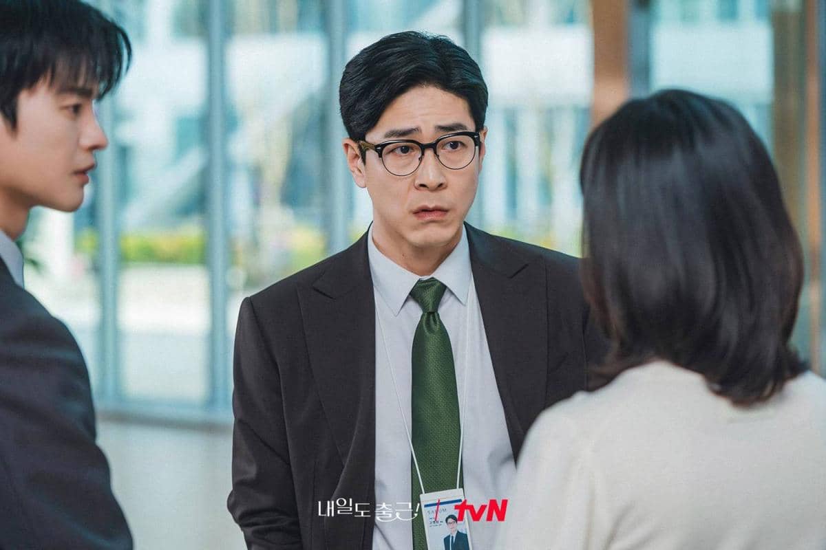 cuplikan drama See You at Work Tomorrow
