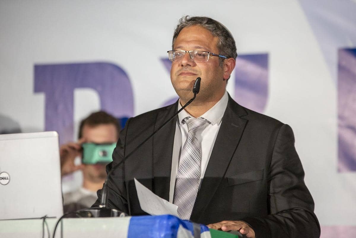Itamar Ben-Gvir sedang berpidato. 