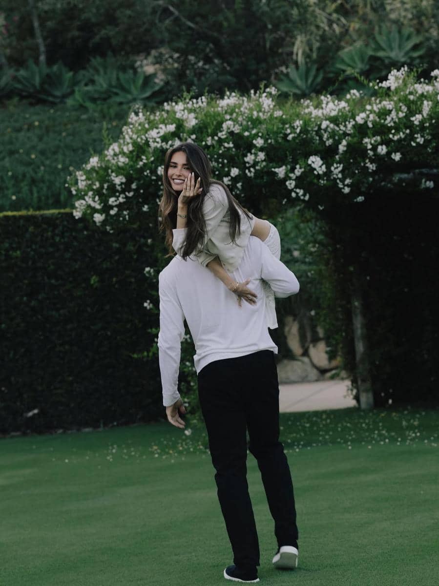potret Madison Beer dan Justin Herbert