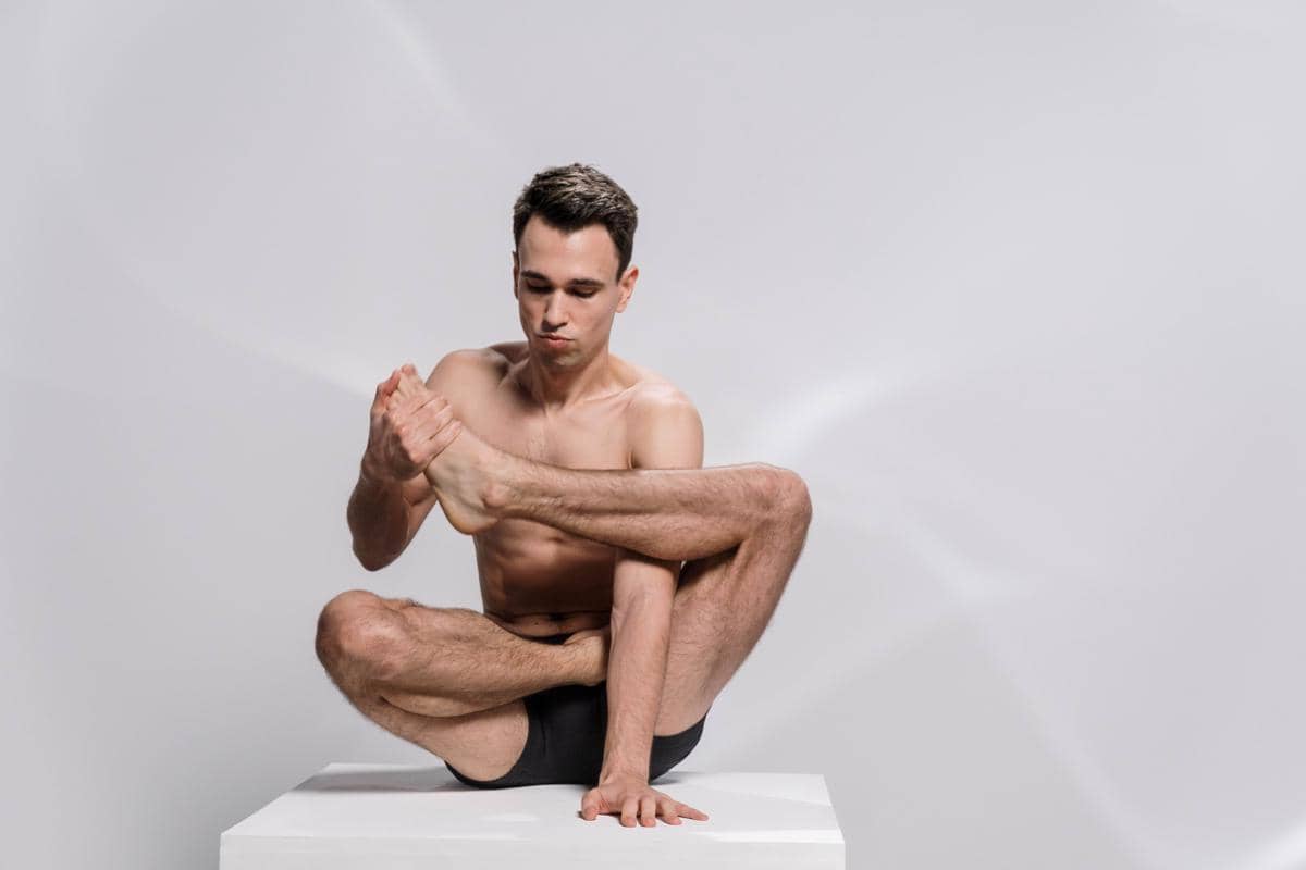 ilustrasi figure four stretch