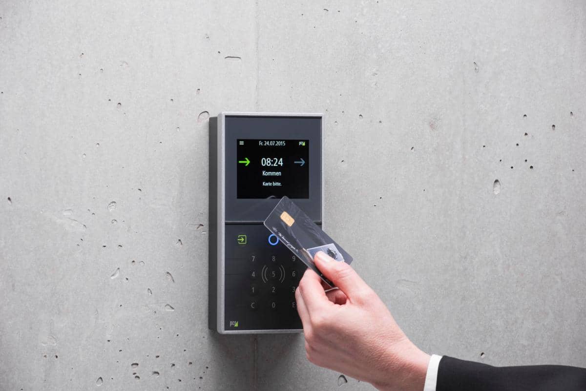 ilustrasi akses RFID 