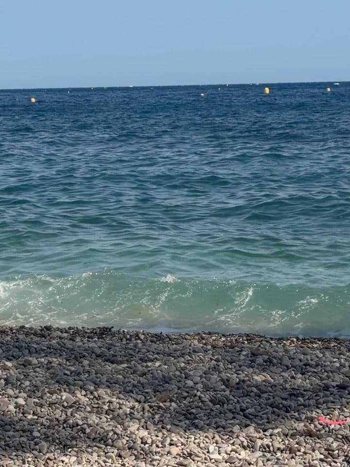 Rebecca Klopper menikmati liburan di French Riviera