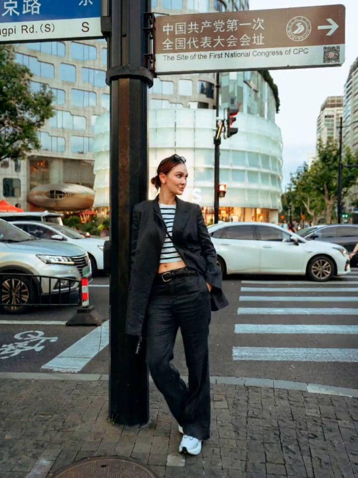 Luna Maya saat liburan di Shanghai