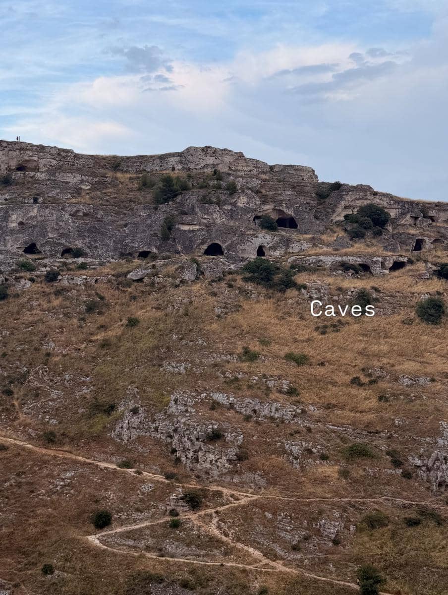 Keluarga Indah Kalalo jalan-jalan di Kota Matera