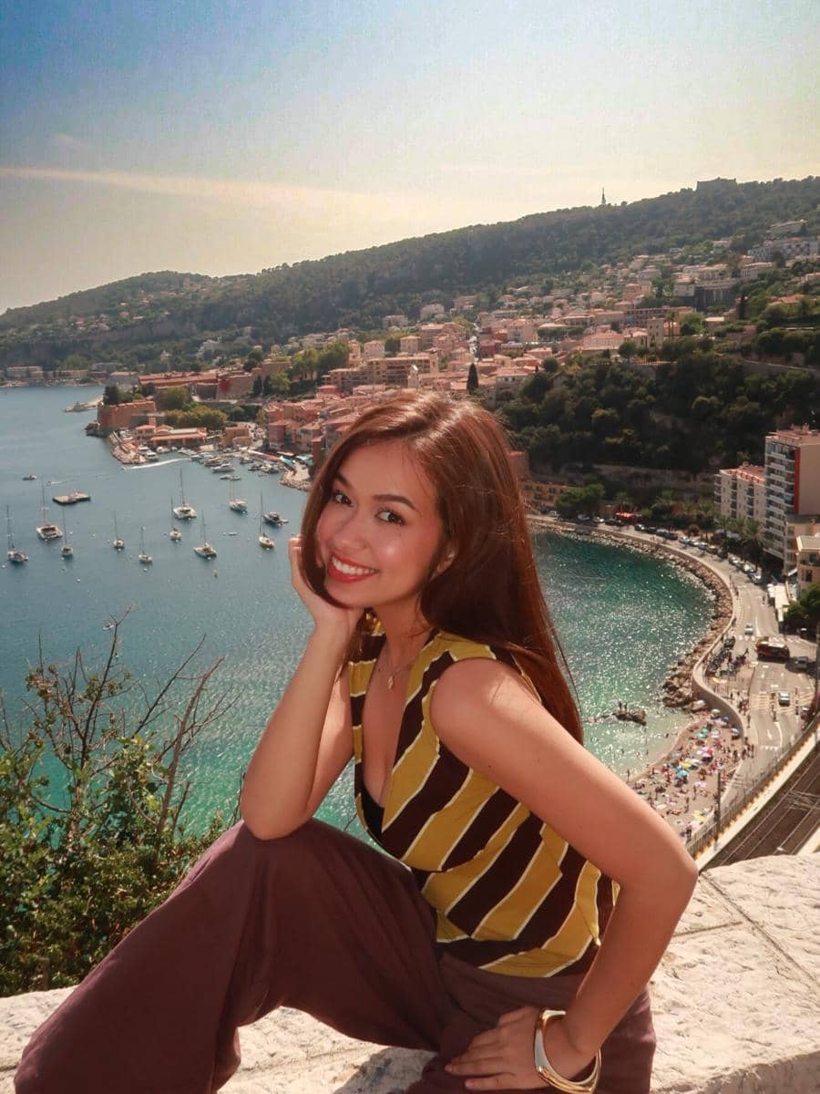 Rebecca Klopper menikmati liburan di French Riviera