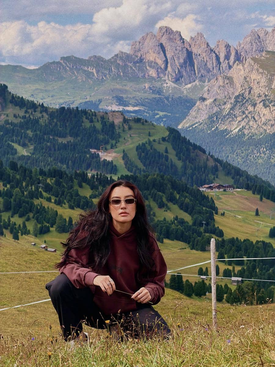 Natash Ryder menikmati alam Dolomites