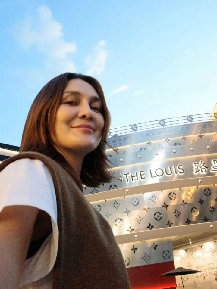 Luna Maya saat liburan di Shanghai