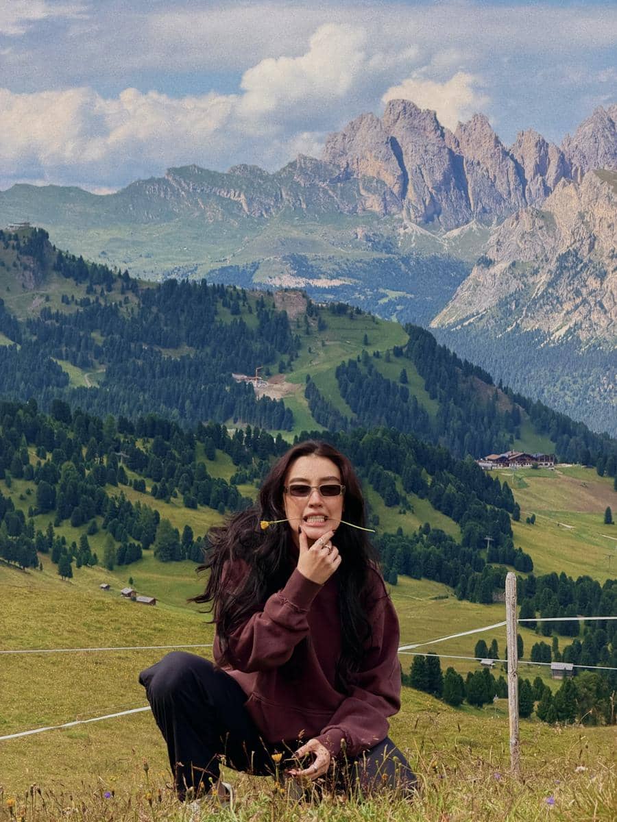 Natash Ryder menikmati alam Dolomites