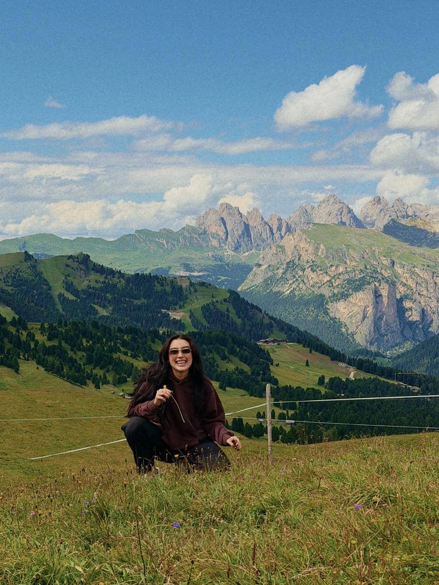 Natash Ryder menikmati alam Dolomites