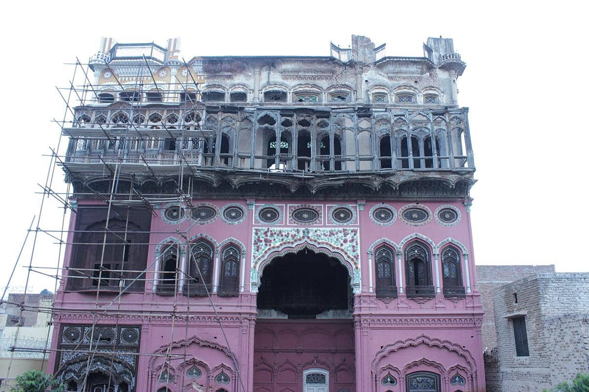 Omar Hayat Mahal (juga dikenal sebagai Gulzar Manzil) di Chiniot, Pakistan.
